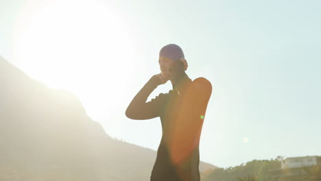 Swimmer-getting-ready-at-the-beach