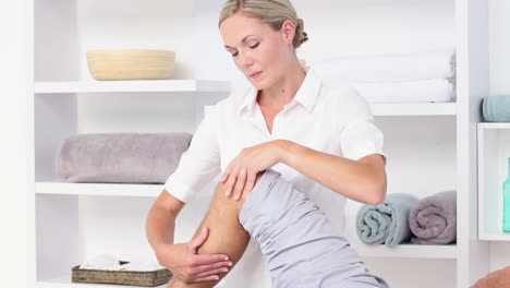 Doctor-massaging-her-patients-knee