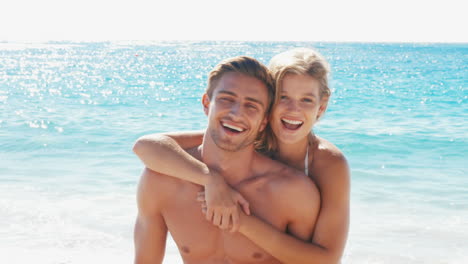 Happy-couple-on-the-beach
