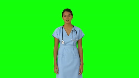 Enfermera-De-Pie-Y-Señalando