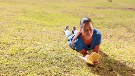 Woman-reading-in-the-park