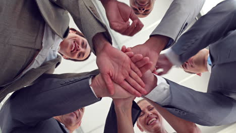 Geschäftskollegen-Die-Hände-Zusammenlegen