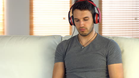 Man-listening-to-music-on-his-phone