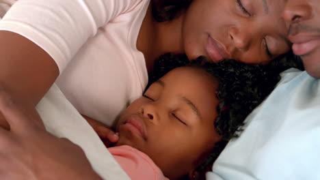 Happy-family-sleeping-in-bed-