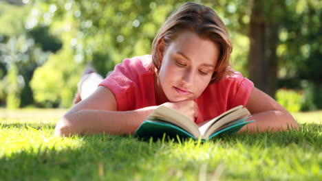 Pretty-woman-reading-book-in-the-park