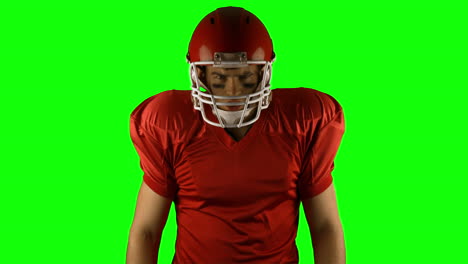 Roter-Ernster-American-football-spieler-Posiert