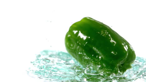 Green-pepper-falling-on-water
