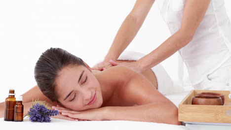 Frau-Genießt-Eine-Massage