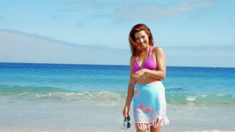 Beautiful-woman-posing-on-beach
