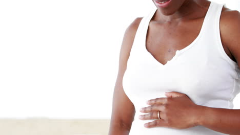 Schwangere-Frau-Berührt-Ihren-Bauch