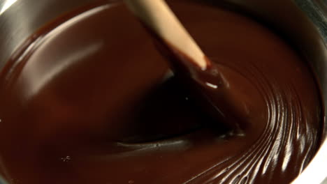 Chocolate-Derritiéndose-En-Una-Cacerola