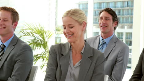 Business-people-applauding-during-meeting-