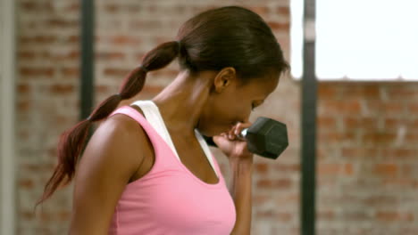 Fit-woman-lifting-dumbbell-weights