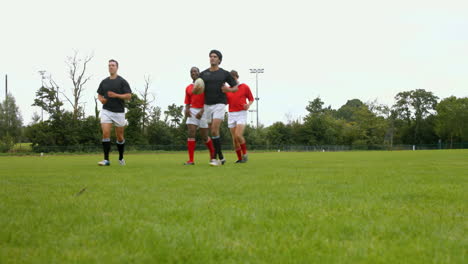 Rugby-players-practising-together