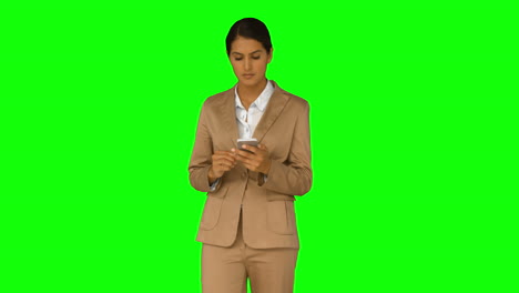 Businesswoman-using-her-smartphone