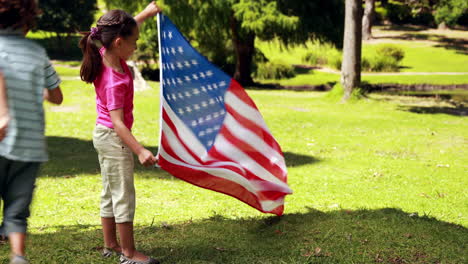 Kleine-Geschwister-Mit-Amerikanischer-Flagge