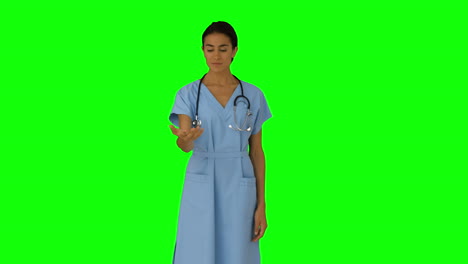 Enfermera-Presentando-Con-Su-Mano