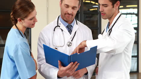 Doctors-looking-at-documents