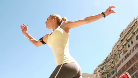 Pretty-blonde-jogging