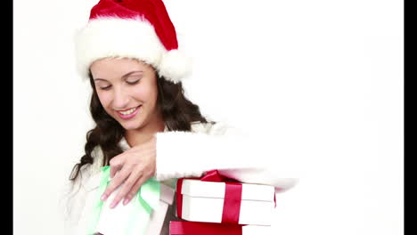 Mujer-Feliz-Sosteniendo-Regalos-De-Navidad