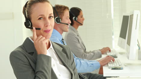 Business-Team-Arbeitet-Im-Callcenter-