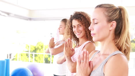 Smiling-athletic-women-standing-in-yoga-position