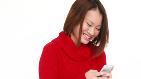 Smiling-woman-using-smartphone