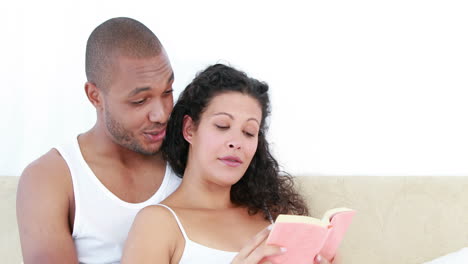 Pregnant-woman-and-her-husband-reading-a-book