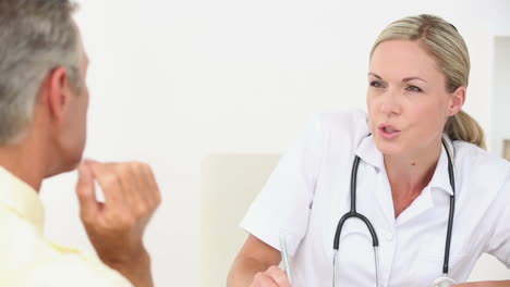 Smiling-doctor-speaking-to-her-patient
