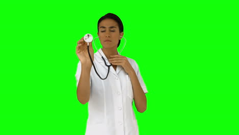 Krankenschwester-Hört-Mit-Ihrem-Stethoskop-Zu