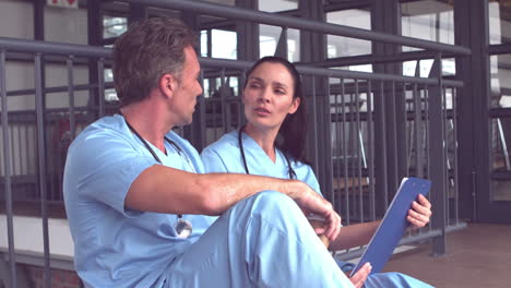 Doctors-discussing-the-report-on-clipboard