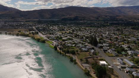 Aerial-panning-view-of-the-city-center-of-Cromwell-in-New-Zealand-on-a-partly-cloudy-day