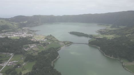 Sete-cidades-lakes-and-lush-green-landscape-in-portugal,-aerial-view