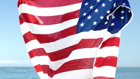 älterer-Mann-Mit-Amerikanischer-Flagge