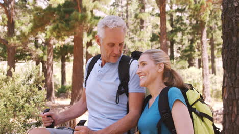 Hiker-couple-standing-with-hiking-poles