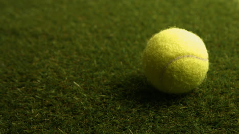 Nahaufnahme-Eines-Tennisballs