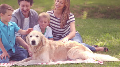 Familie-Mit-Hund-Im-Park