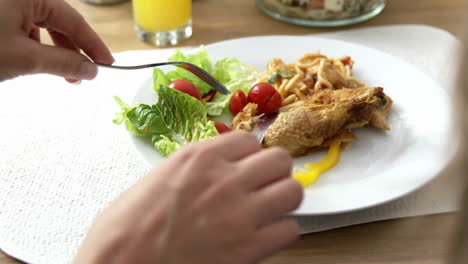 Close-up-on-a-mother-cutting-the-meat-of-her-daughter