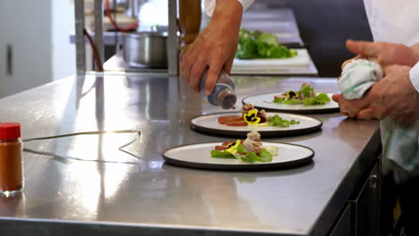 Chef-pouring-salad-dressing-over-a-salad