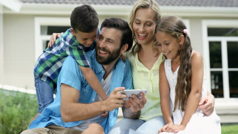 Happy-family-looking-a-smartphone