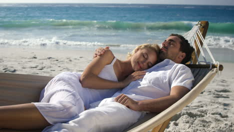Couple-relaxing-in-hammock-at-the-beach