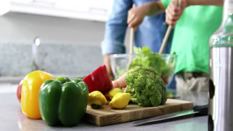 Familia-Preparando-Verduras