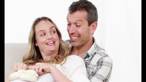 Husband-smiling-with-his-pregnant-wife