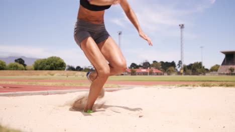 Deportista-Haciendo-Salto-De-Longitud