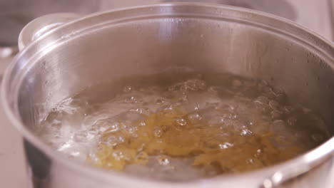 Close-up-on-pasta-boiling-on-the-water