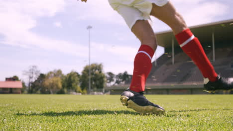 Fußballspieler,-Der-Den-Ball-Tritt