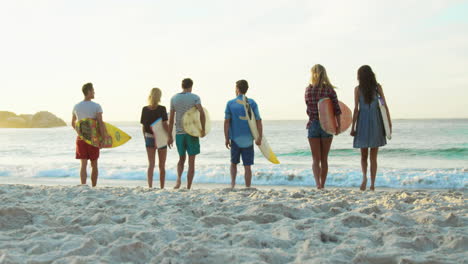 Group-of-friends-holding-surfboard