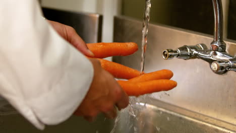 Chef-washing-carrots