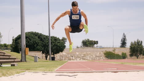 Deportista-Haciendo-Salto-De-Longitud