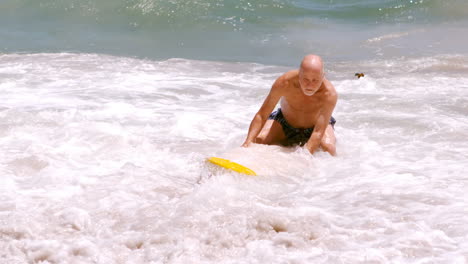 A-mature-man-is-trying-his-surfboard